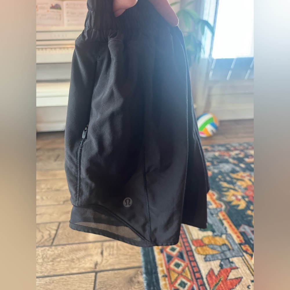 lululemon size 4, 4 inch inseam hottie hot shorts vguc